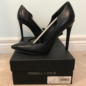 Kendall + Kylie Abi Pumps in Black Leather, 7.5M